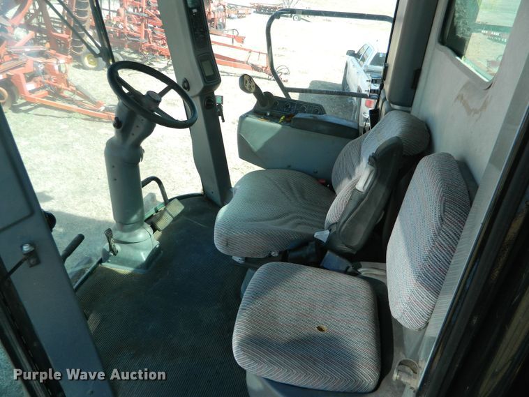 image for item DF4685 2004 Gleaner R75  RWA combine