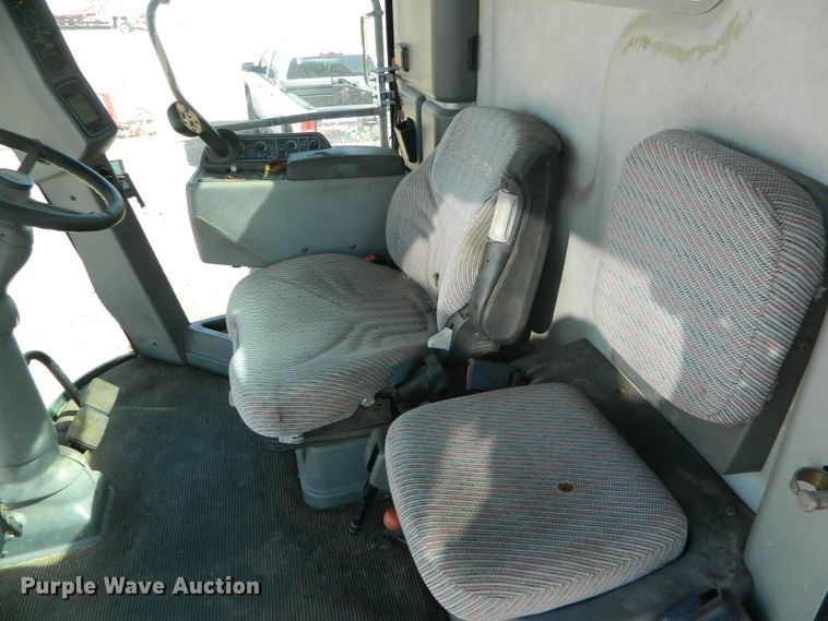 image for item DF4685 2004 Gleaner R75  RWA combine