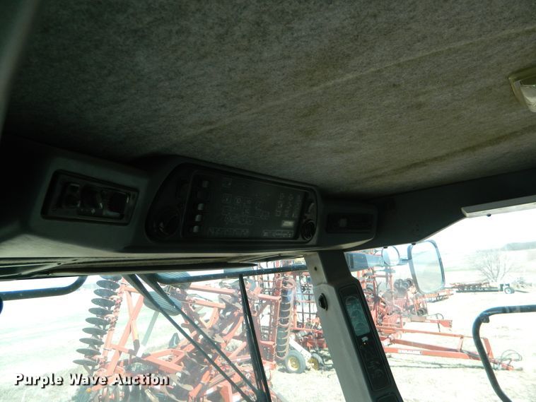 image for item DF4685 2004 Gleaner R75  RWA combine