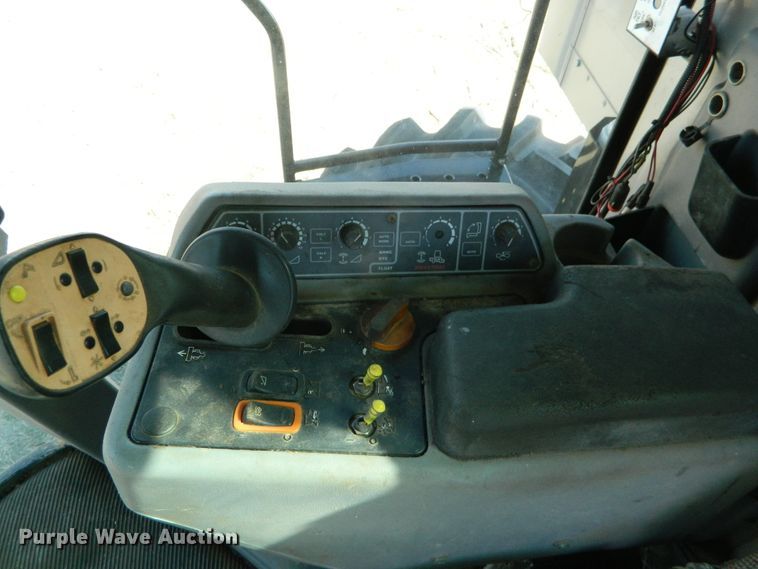 image for item DF4685 2004 Gleaner R75  RWA combine