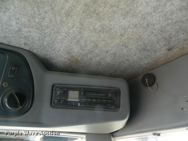 image for item DF4685 2004 Gleaner R75  RWA combine