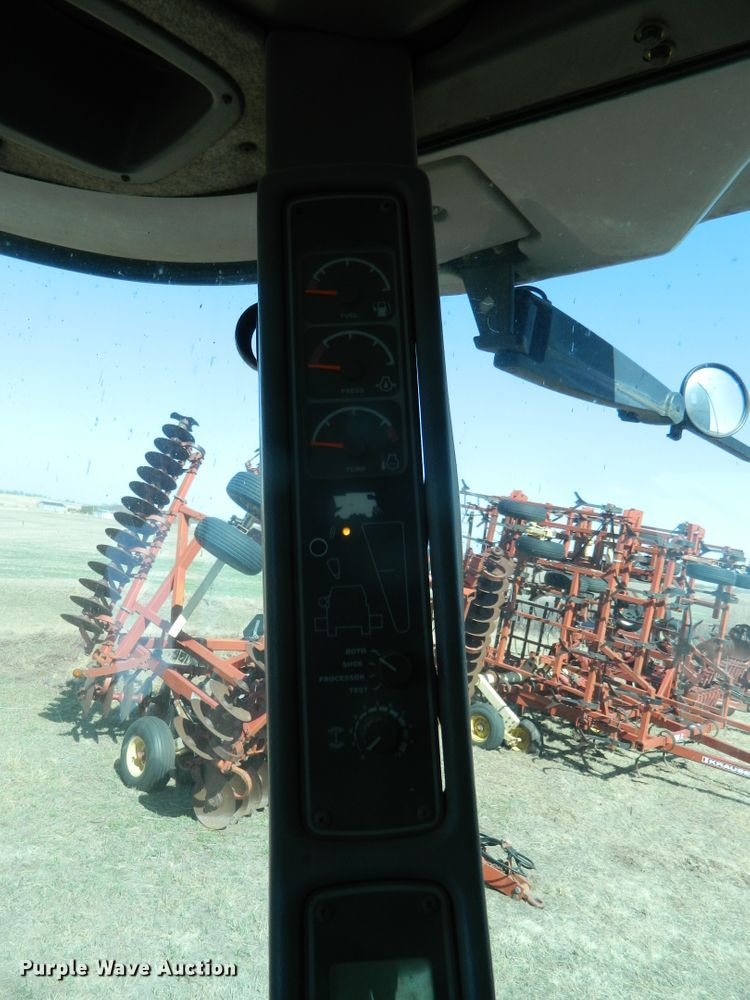 image for item DF4685 2004 Gleaner R75  RWA combine