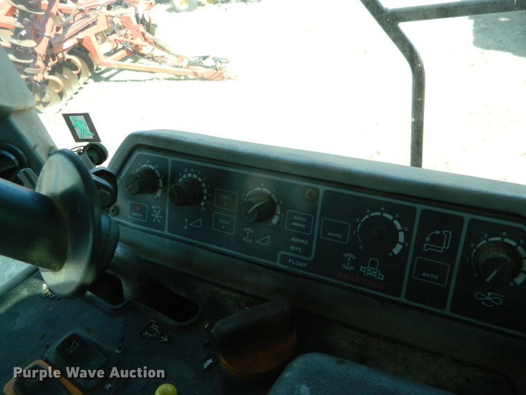 image for item DF4685 2004 Gleaner R75  RWA combine