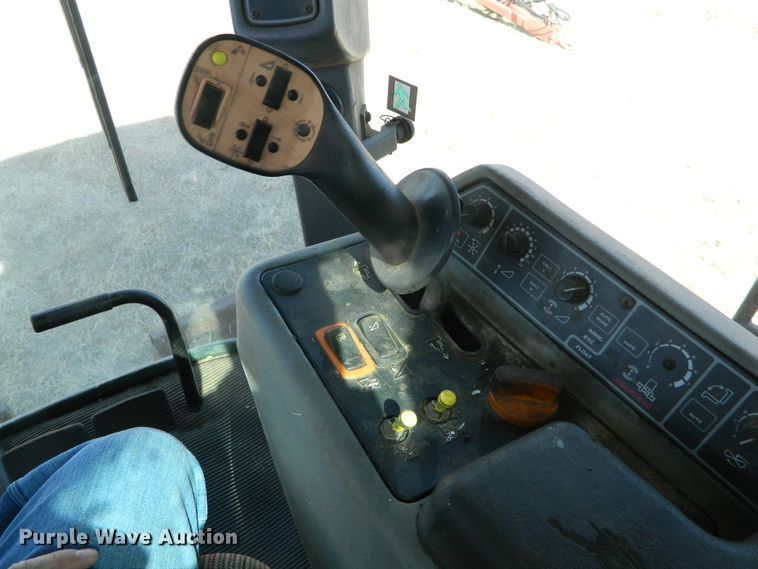 image for item DF4685 2004 Gleaner R75  RWA combine