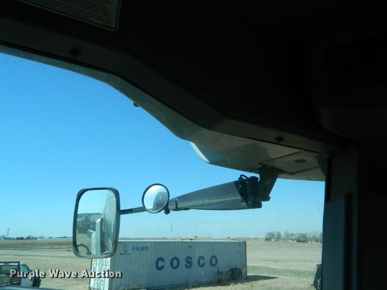 image for item DF4685 2004 Gleaner R75  RWA combine