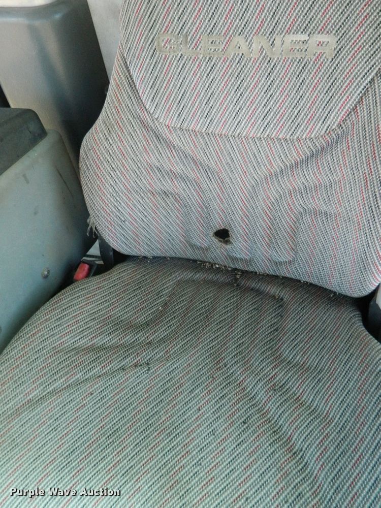 image for item DF4685 2004 Gleaner R75  RWA combine