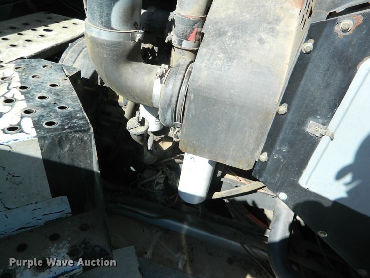 image for item DF4685 2004 Gleaner R75  RWA combine