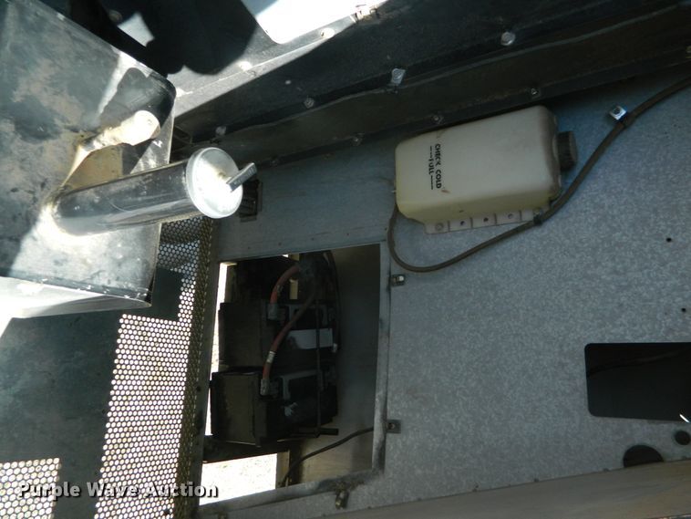 image for item DF4685 2004 Gleaner R75  RWA combine