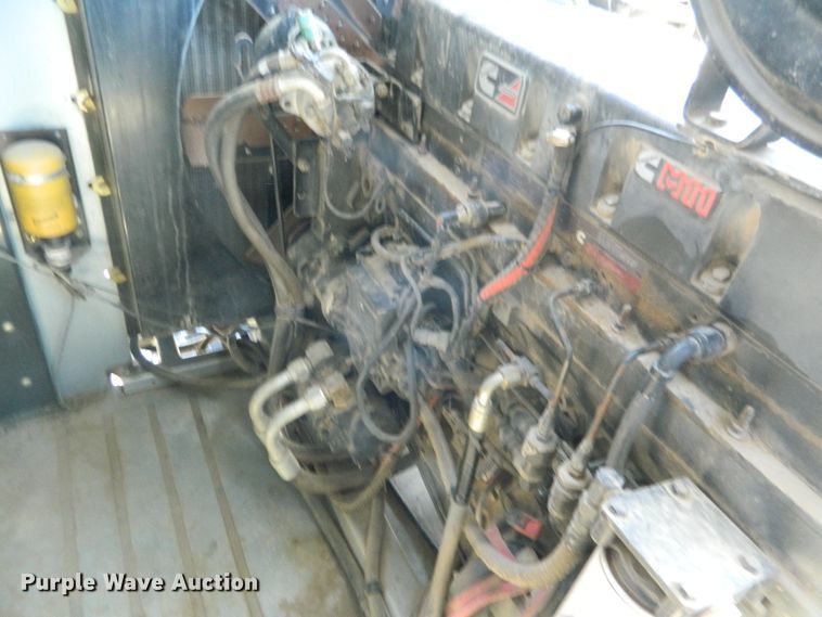 image for item DF4685 2004 Gleaner R75  RWA combine