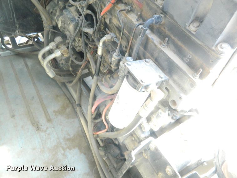 image for item DF4685 2004 Gleaner R75  RWA combine