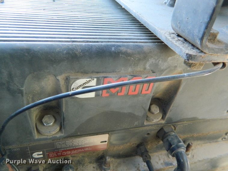 image for item DF4685 2004 Gleaner R75  RWA combine