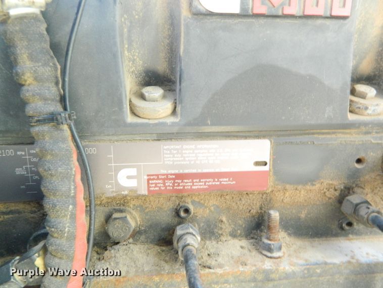 image for item DF4685 2004 Gleaner R75  RWA combine