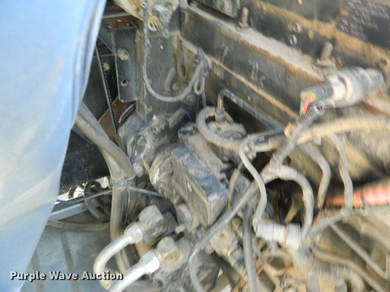 image for item DF4685 2004 Gleaner R75  RWA combine