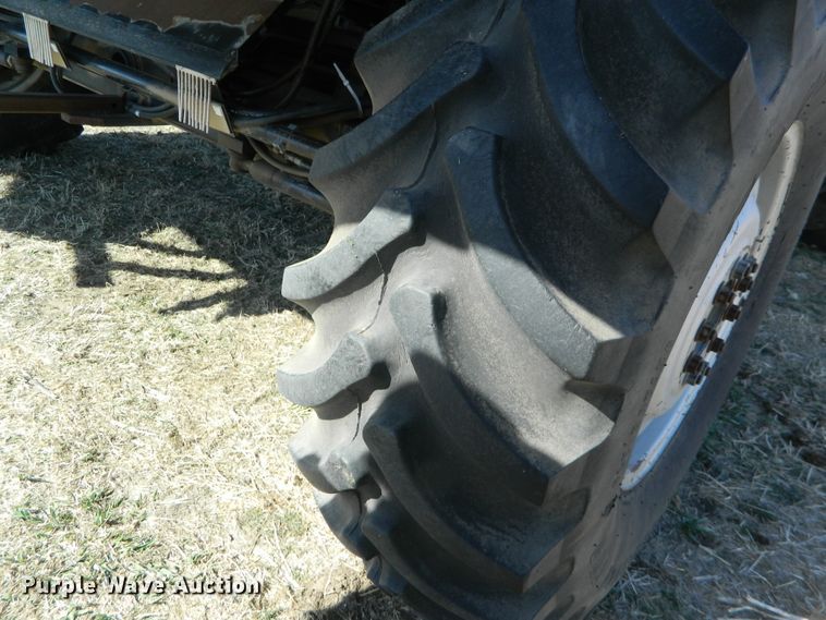 image for item DF4685 2004 Gleaner R75  RWA combine