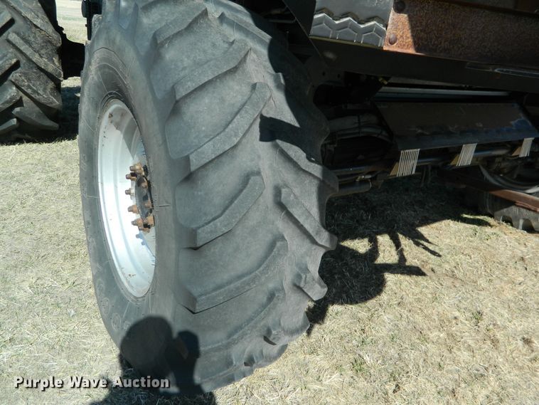 image for item DF4685 2004 Gleaner R75  RWA combine