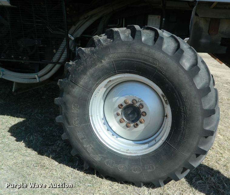 image for item DF4685 2004 Gleaner R75  RWA combine