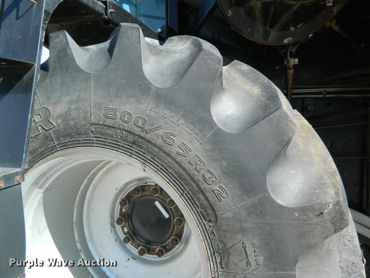 image for item DF4685 2004 Gleaner R75  RWA combine