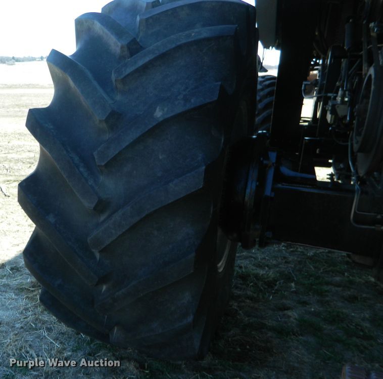 image for item DF4685 2004 Gleaner R75  RWA combine