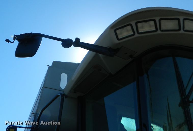image for item DF4685 2004 Gleaner R75  RWA combine