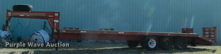 image for item DF4688 1993 Donahue 812-28 equipment trailer