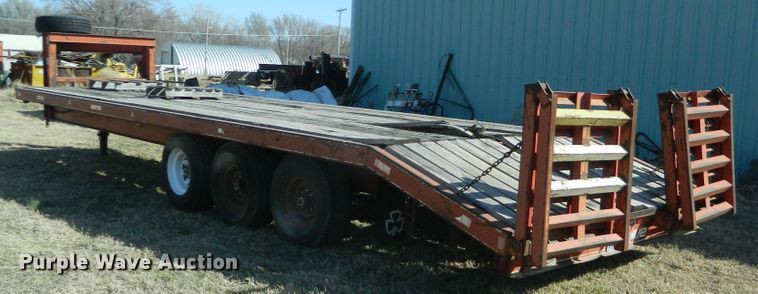 image for item DF4688 1993 Donahue 812-28 equipment trailer