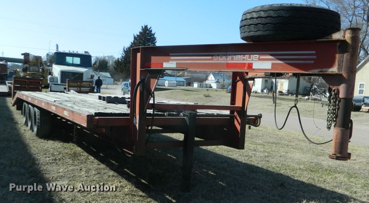 image for item DF4688 1993 Donahue 812-28 equipment trailer