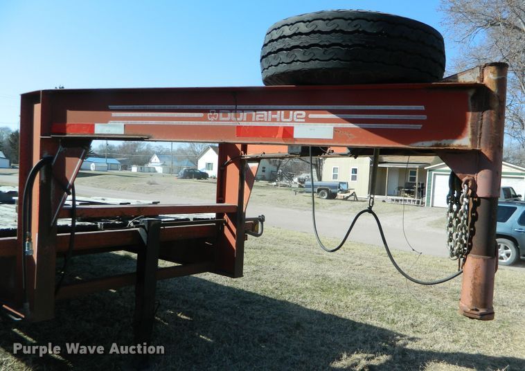 image for item DF4688 1993 Donahue 812-28 equipment trailer