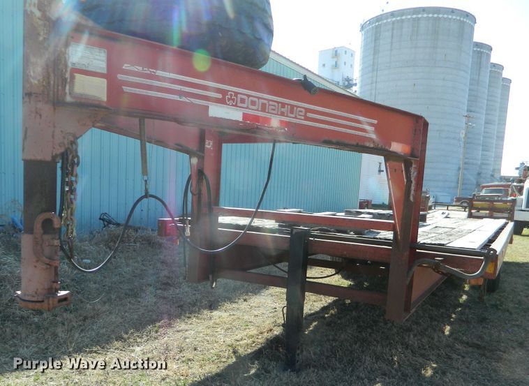 image for item DF4688 1993 Donahue 812-28 equipment trailer