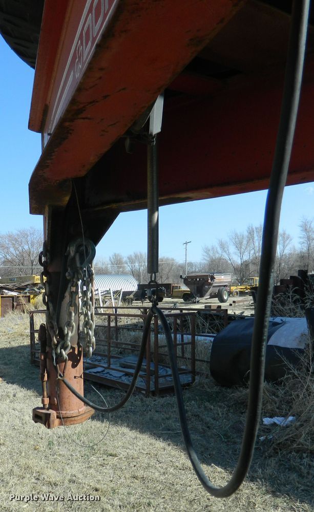 image for item DF4688 1993 Donahue 812-28 equipment trailer