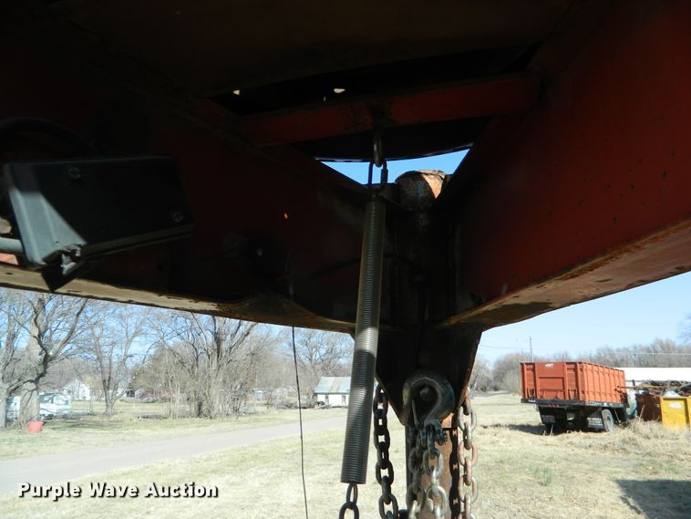 image for item DF4688 1993 Donahue 812-28 equipment trailer