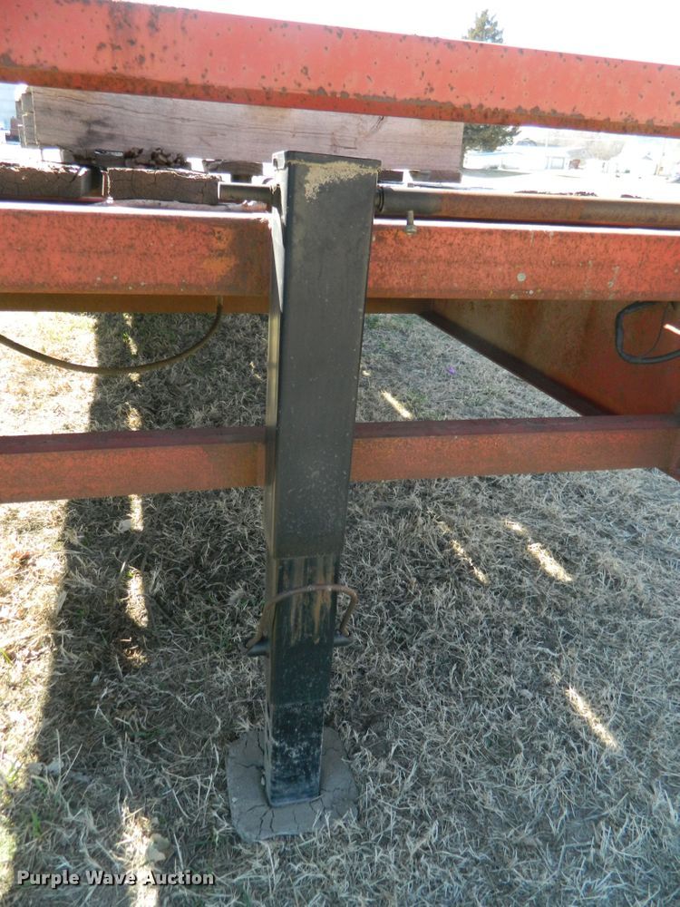 image for item DF4688 1993 Donahue 812-28 equipment trailer