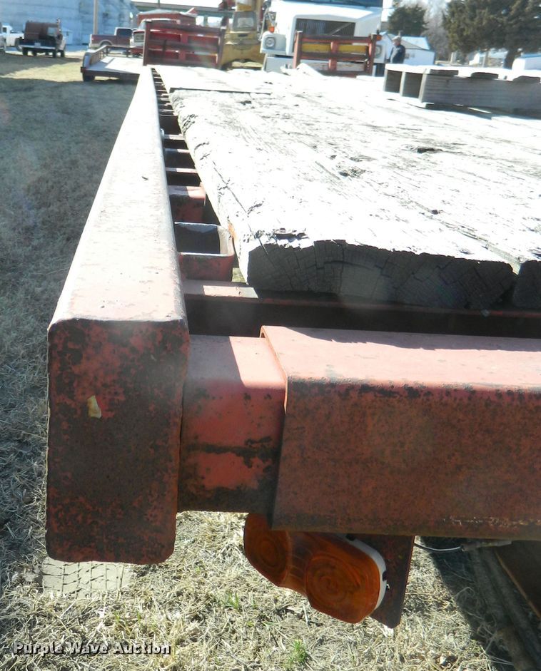 image for item DF4688 1993 Donahue 812-28 equipment trailer