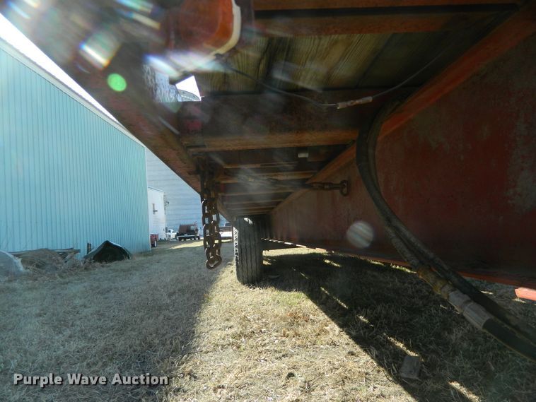 image for item DF4688 1993 Donahue 812-28 equipment trailer