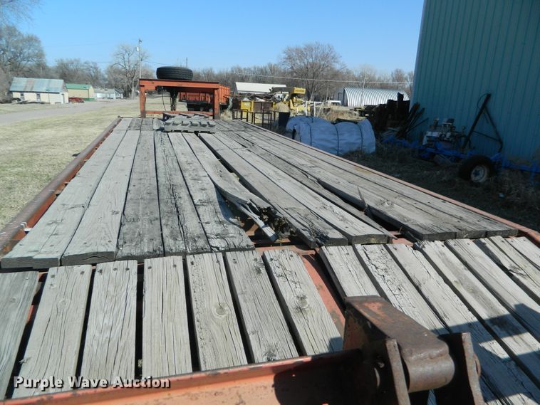 image for item DF4688 1993 Donahue 812-28 equipment trailer