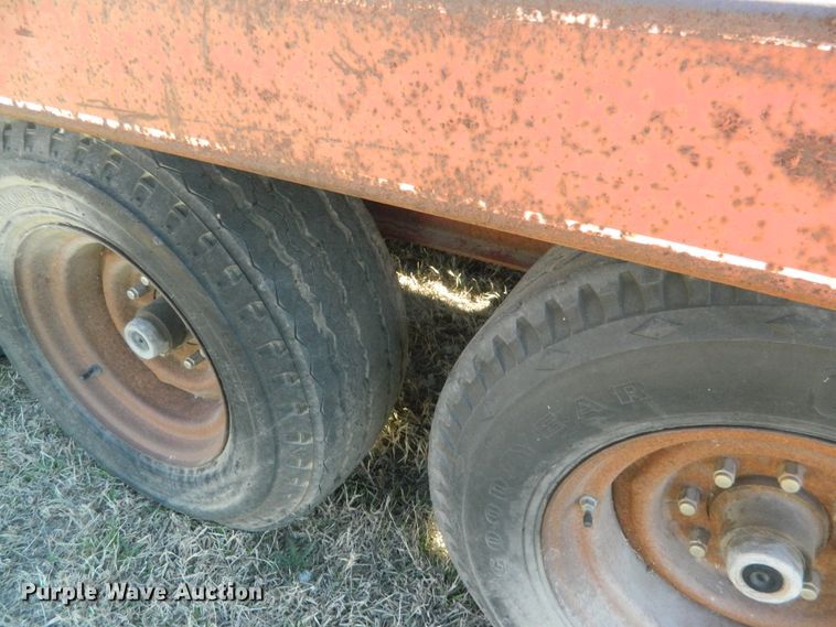 image for item DF4688 1993 Donahue 812-28 equipment trailer