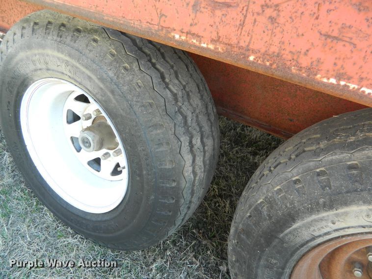 image for item DF4688 1993 Donahue 812-28 equipment trailer