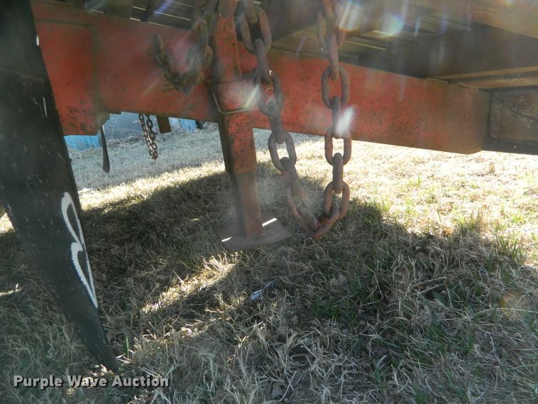 image for item DF4688 1993 Donahue 812-28 equipment trailer