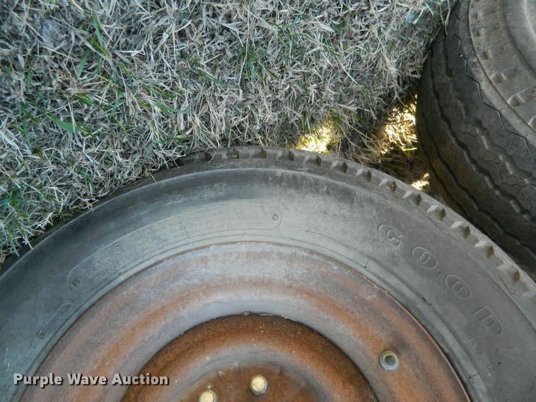 image for item DF4688 1993 Donahue 812-28 equipment trailer