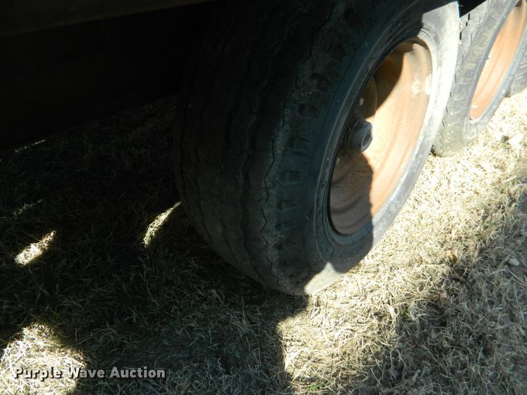 image for item DF4688 1993 Donahue 812-28 equipment trailer