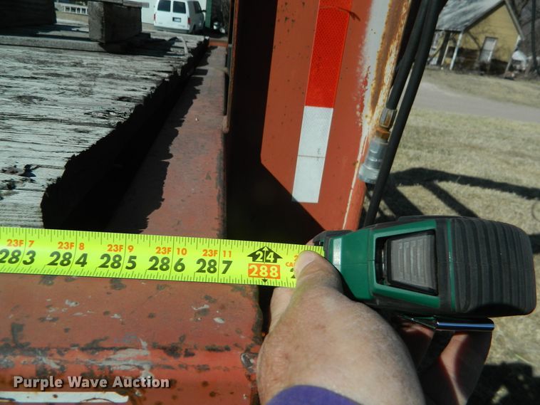 image for item DF4688 1993 Donahue 812-28 equipment trailer