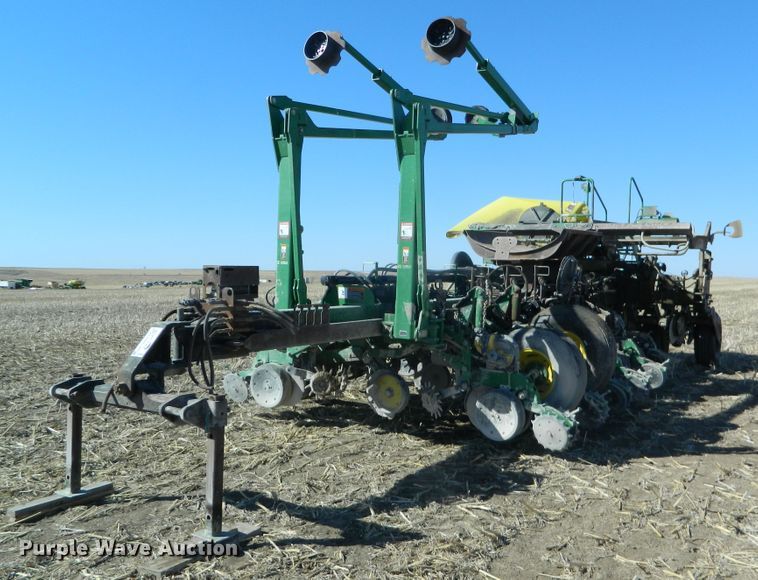 image for item DF4699 2012 John Deere 1770NT  no-till planter