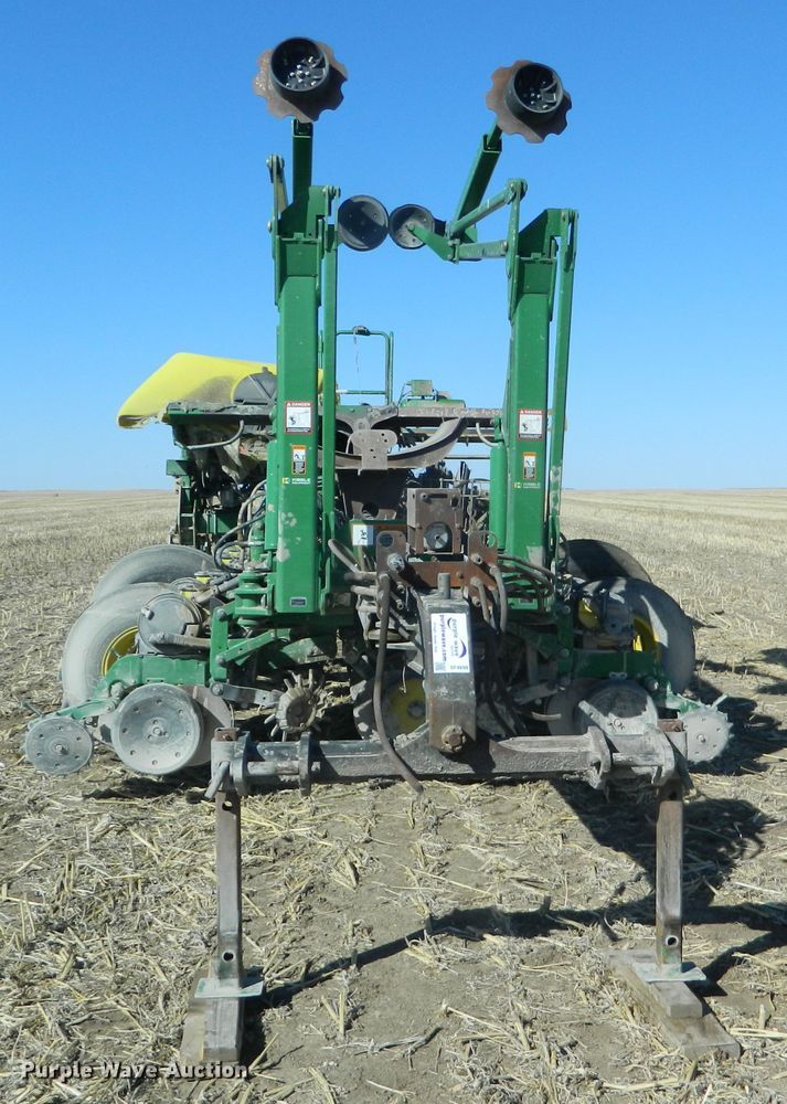 image for item DF4699 2012 John Deere 1770NT  no-till planter