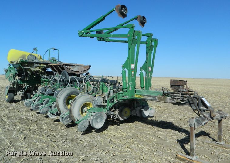 image for item DF4699 2012 John Deere 1770NT  no-till planter
