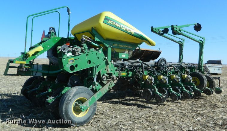 image for item DF4699 2012 John Deere 1770NT  no-till planter
