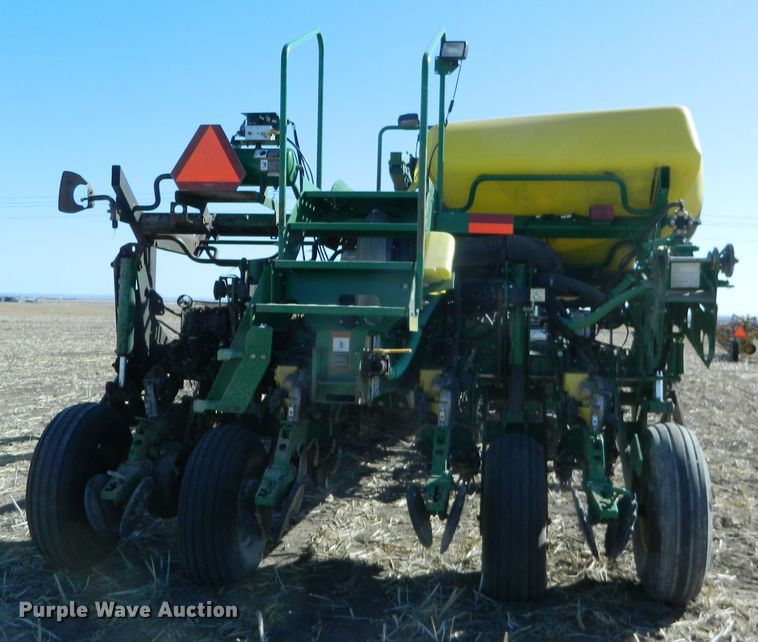 image for item DF4699 2012 John Deere 1770NT  no-till planter