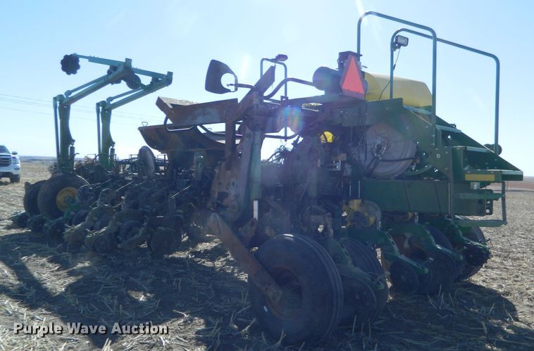 image for item DF4699 2012 John Deere 1770NT  no-till planter
