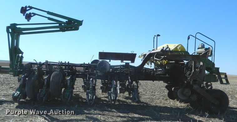 image for item DF4699 2012 John Deere 1770NT  no-till planter