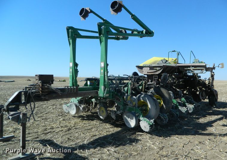 image for item DF4699 2012 John Deere 1770NT  no-till planter