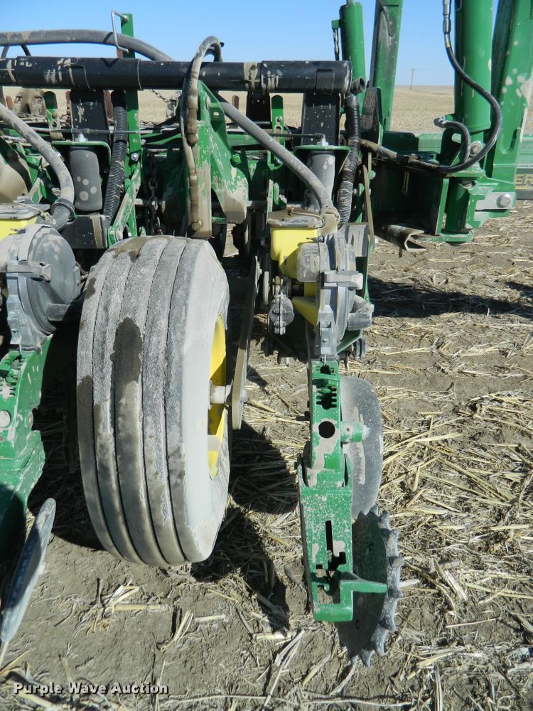 image for item DF4699 2012 John Deere 1770NT  no-till planter