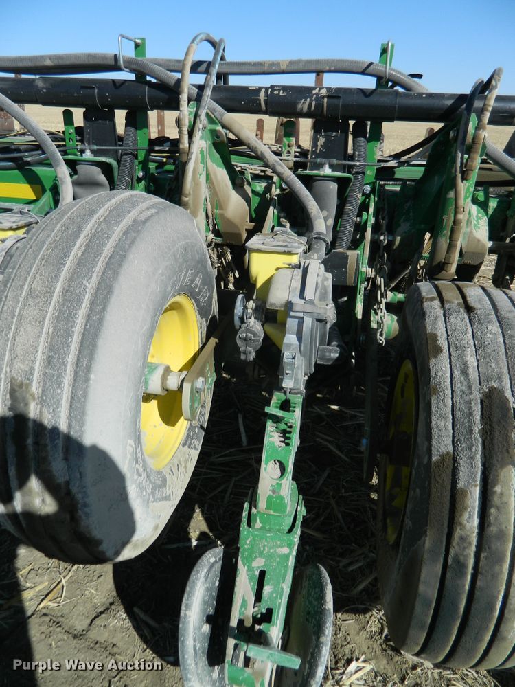 image for item DF4699 2012 John Deere 1770NT  no-till planter